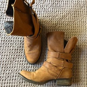 Pull on mid calf boot. Size 9.5 Steve Madden. Cognac brown color.